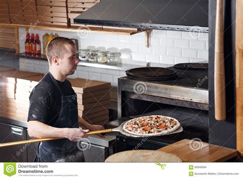 Pizza forno statico o ventilato? Pizza Cruda Pronta Da Cuocere Nel Forno Cucini In Un ...