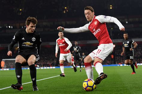 arsenal vs manchester united unconventionally aaron ramsey and mesut ozil pass test