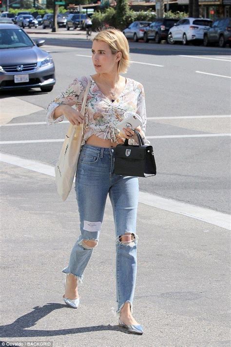 Emma Roberts Flashes Midriff In Colorful Blouse Con Immagini