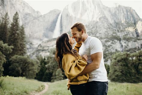 55 Cute Engagement Photo Ideas To Inspire
