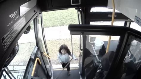 Bus Driver Pulls Over To Help Lost Girl Trying To Find Her Way Home