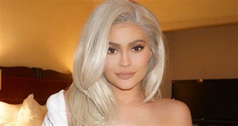 Kylie Jenner Goes Blonde Again Who Magazine