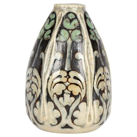 John Broad Doulton Lambeth Rare Art Pottery Beaker Vase Dated 1880 For