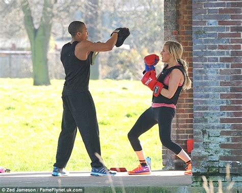 Ellie Goulding Tackles Fitness Regime Head On Daily Mail Online