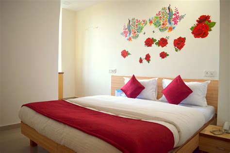 Hotel De Veeray By Sky Stay In Ahmedabad India Find Cheap Hostels And Rooms At