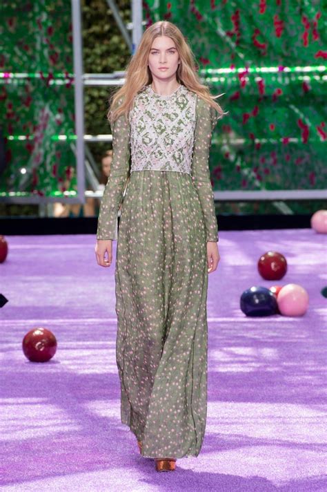 For Dior Fall Couture Raf Simons Unearths A Garden Of Earthly Delights