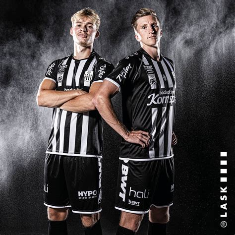 Lask is playing next match on 6 mar 2021 against sc when the match starts, you will be able to follow sc rheindorf altach v lask live score, standings, minute by minute updated live results and match. LASK Linz voetbalshirts 2020-2021 - Voetbalshirts.com