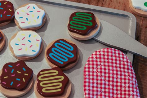 This colorful wooden set includes 12 wooden, sliceable cookies and 12 toppings, wooden knife, spatula, cookie sheet and a kitchen mitt for safe, . Doug and Melissa Wooden Cookie Dough Cookies Play Set