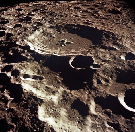 cronología de cráteres lunares actualizada utilizando datos de edad de muestras devueltas por la
