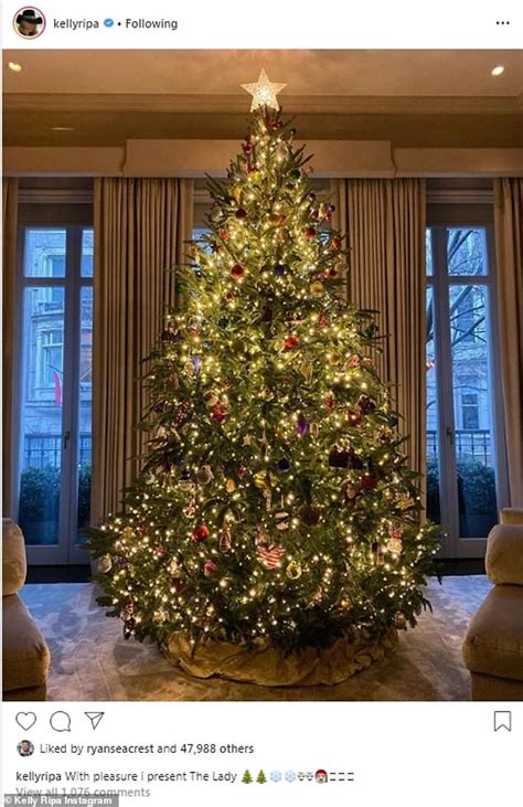 Kelly Ripa Shares A First Look At Her Stunning 12 Foot Tall Christmas