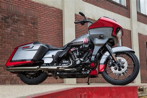2019 Harley-Davidson CVO Road Glide Review (18 Fast Facts ...