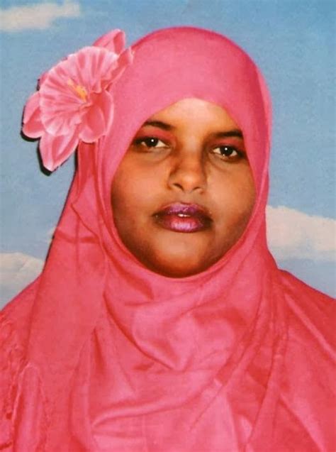 It is spoken as a mother tongue by somalis in greater somalia and the somali diaspora. Sawirada dadka maanta mudanaya quruxda