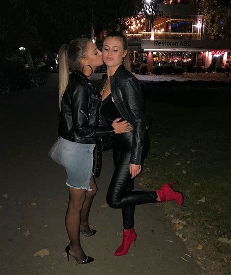 Amateur Pantyhose On Twitter Kissing In Pantyhose
