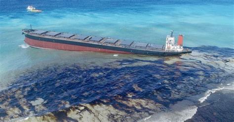 Breaking Massive Oil Spill From Grounded Ship In Mauritius An Island