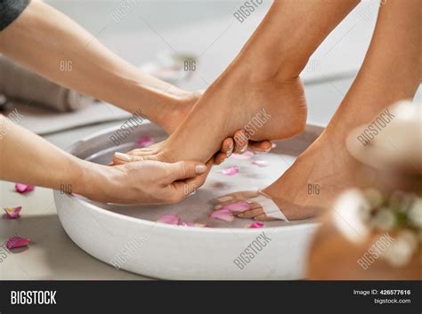 Close Hands Masseur Image And Photo Free Trial Bigstock