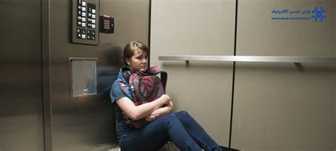 موقع گیر کردن در آسانسور چه کار کنیم؟