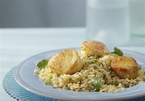 This quick, low calorie supper is perfect for a busy weeknight. This recipe pairs curry-coated scallops and brown rice seasoned with cilantro, scallions and ...