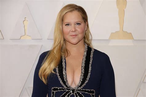 No It S Not Amy Schumer Who Fell In The Viral Video Bollywoodfever