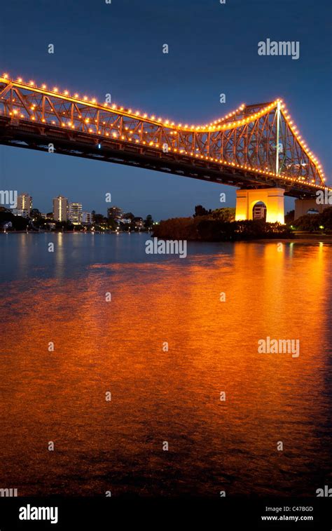 Story Bridge Brisbane At Night Stock Photo Alamy