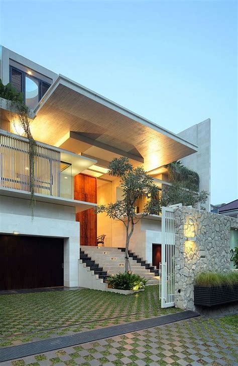 Modern Static House With Beautiful Design Entrance