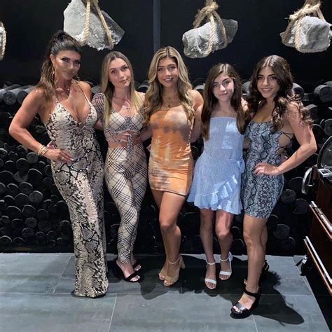 rhonj s teresa giudice shares thanksgiving photo with her four daughters after ex joe shaded her