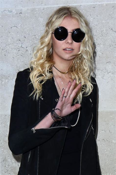 Taylor Momsen Defends Naked Album Cover Daily Dish