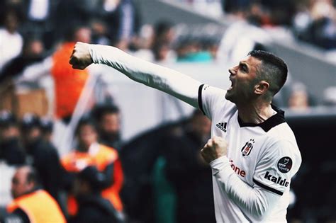 Sırasıyla beşiktaş, manisaspor, fenerbahçe, eskişehirspor, trabzonspor, galatasaray, çin ekibi beijing guoan. Il Lecce va in ritiro, piazzati già 6 colpi di mercato sognando Burak Yilmaz