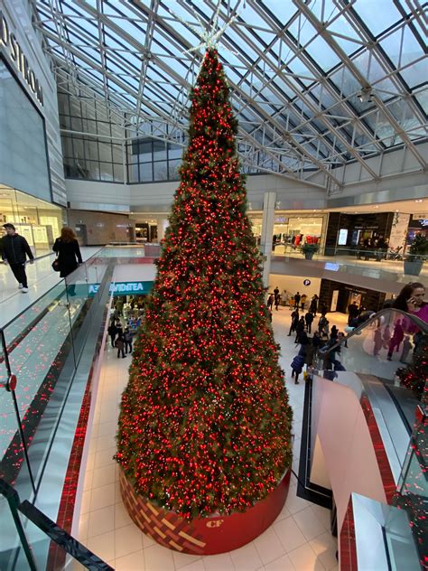 Ultra Wide Ftw Christmas Tree At Rideau Mall Ottawa Ontario Canada