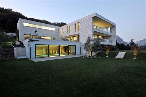 Concrete Villa in Switzerland by Angelo Pozzoli | Homedezen