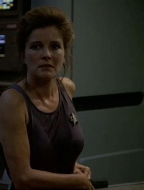 Pin By Suzanne Tucker On Captain Janeway Star Trek Voyager Star Trek