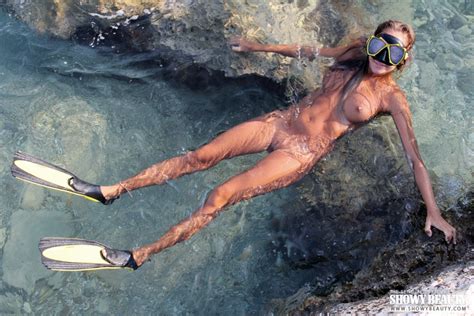 Hayden Panettiere Scuba Diving