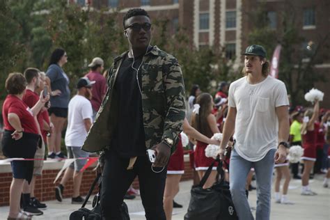 Ou Football Sooners Arrive At Walk Of Champions Before Texas Tech Game Photos Gallery
