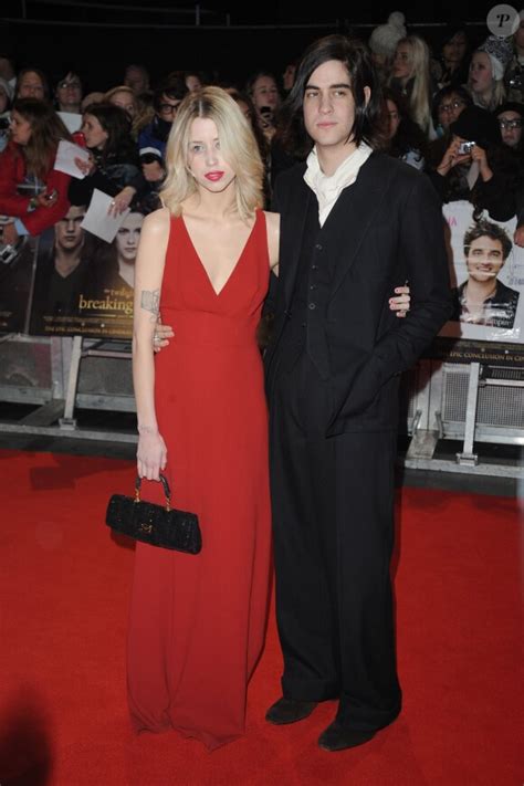 Photo Peaches Geldof Et Son Mari Tom Cohen à Lavant Première Du Film Twilight Breaking Dawn