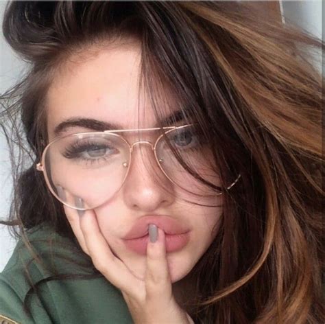 pin de soula 🍒🍒 en girl maquillaje con gafas fotos con lentes maquillaje lentes