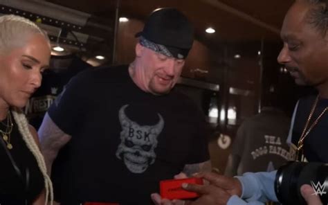 Snoop Dogg Brings Unique Ts For The Undertaker And Michelle Mccool