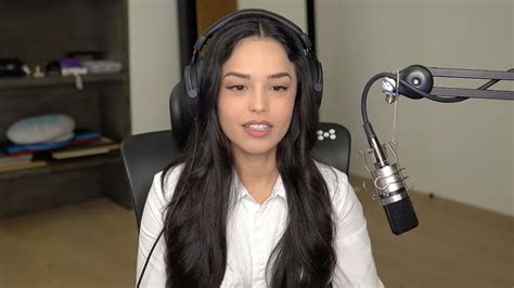 Valkyrae Agreed To Host Streamer Awards Without Knowing Crucial Piece Of Information Dot Esports