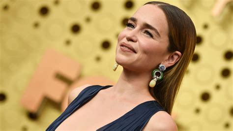 Emilia Clarke Was Pressured To Get Naked On Game Of Thrones Set Sheknows