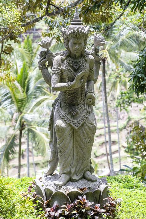 Statua Di Dio Di Balinese In Tempio Centrale Di Bali Lindonesia
