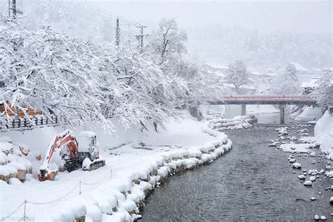 中橋 | Nakabashi bridge and Miyagawa river during a heavy snow… | Flickr