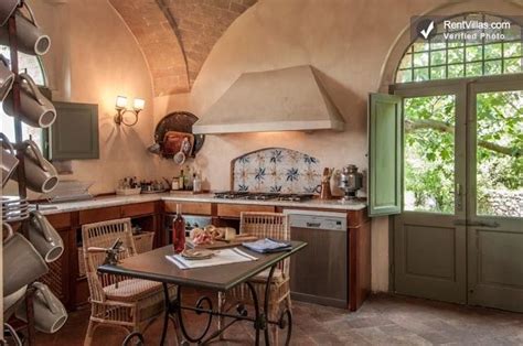 A Simple Italian Country Villa Kitchen Italian Country Decor Italian