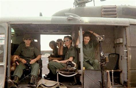 Army Nurses In Vietnam Cu Chi 1968 Vietnam War Vietnam Army