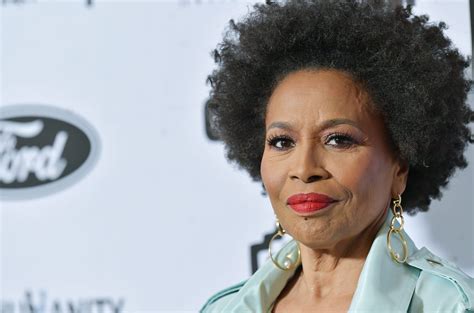 con artist who targeted jenifer lewis in 400 000 scheme pleads guilty