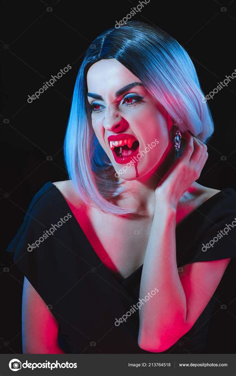 Grim Woman Showing Vampire Fangs Isolated Black — Free Stock Photo