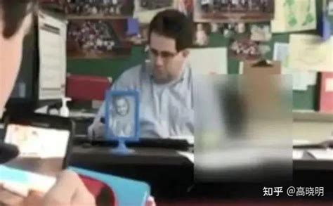 美国一中学老师，课堂上被学生拍到在桌下自慰！ 知乎