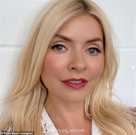 holly willoughby looks incredible as she poses for glamorous selfies as she gives fans makeup