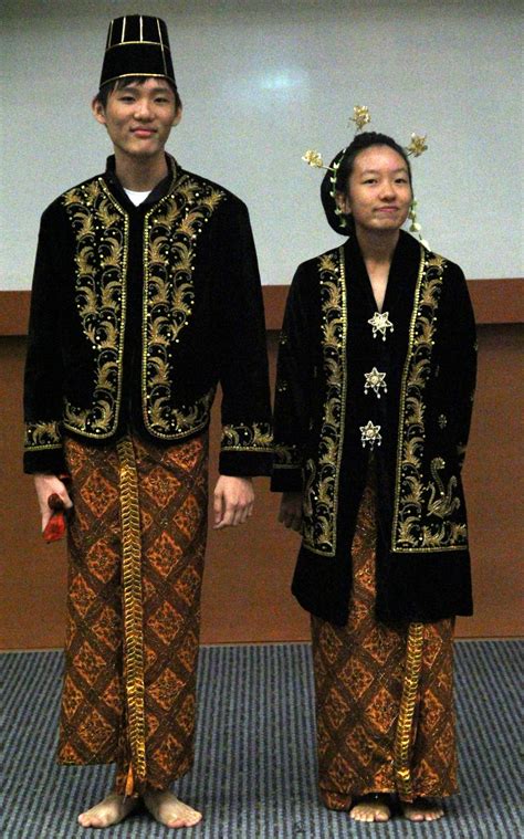 Aku Cinta Indonesia 2012 Traditional Costume