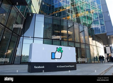 Facebook Hq Hi Res Stock Photography And Images Alamy