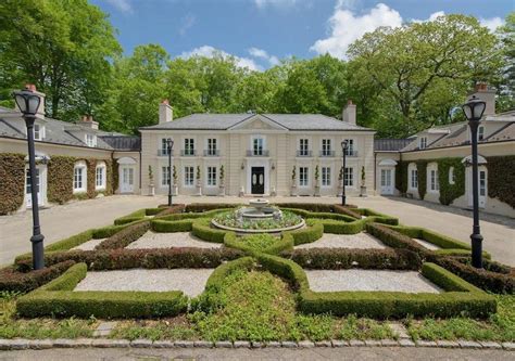 La lanterne est le nom d'un ancien pavillon de chasse qui est situé à versailles et qui est réservé, depuis 1959, à l'usage du premier ministre en fonction. 1940s Bryn Mawr Villa Patterned After French Hunting Lodge ...