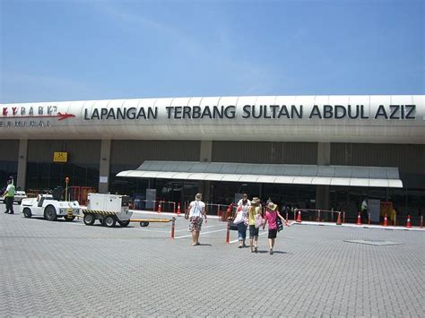 El mejor precio encontrado en skyscanner de un vuelo desde phuket a kuala lumpur sultan abdul aziz shah es 199 €*. File:Subang airport.jpg - Wikimedia Commons