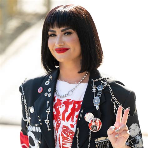 Demi Lovato Switches Up Their Look With Blunt Bangs And A Bob Popsugar Australia